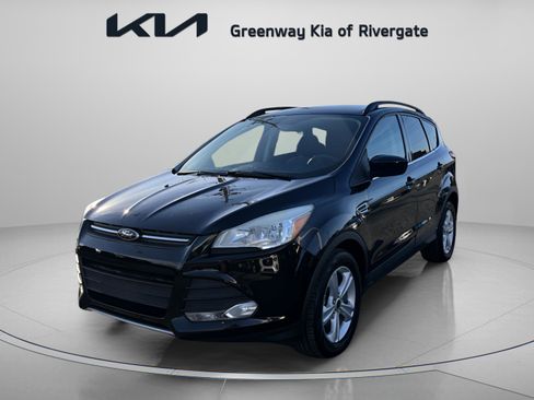 Used 2016 Ford Escape SE w/ Equipment Group 201A image 3