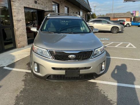Used 2014 Kia Sorento LX image 9