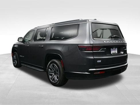 Used 2024 Jeep Wagoneer L Series II w/ Flexible Seating Group AWD/4WD image 3