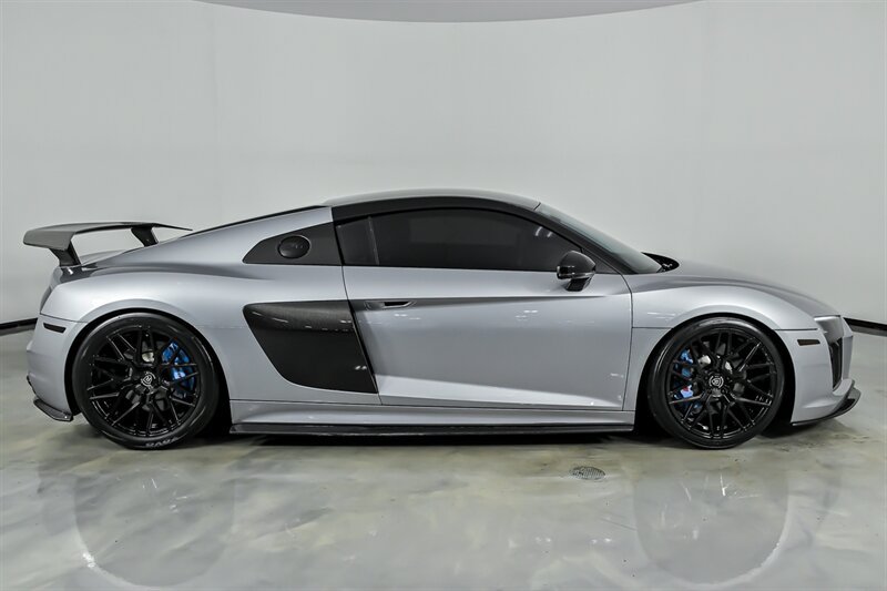 Used 2017 Audi R8 V10 w/ Carbon Exterior Package AWD/4WD image 11