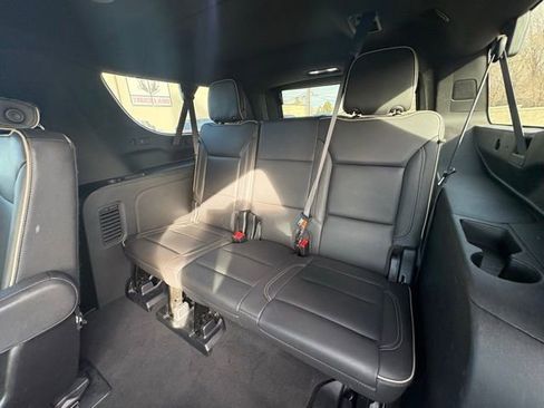 Used 2023 Chevrolet Suburban Premier image 16