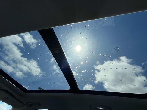 Used 2023 Buick Envision Avenir image 17