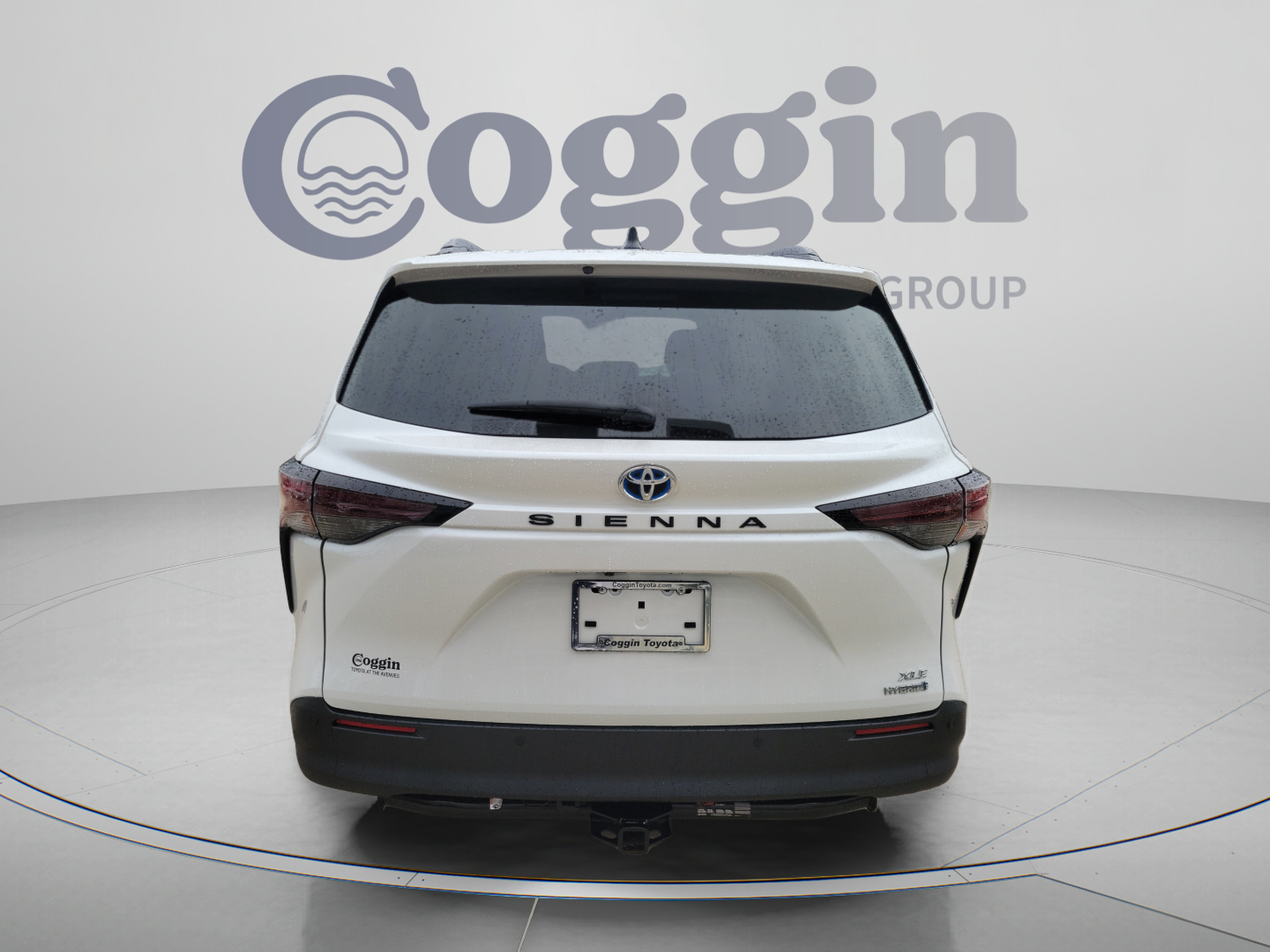 Certified 2024 Toyota Sienna XLE FWD image 3