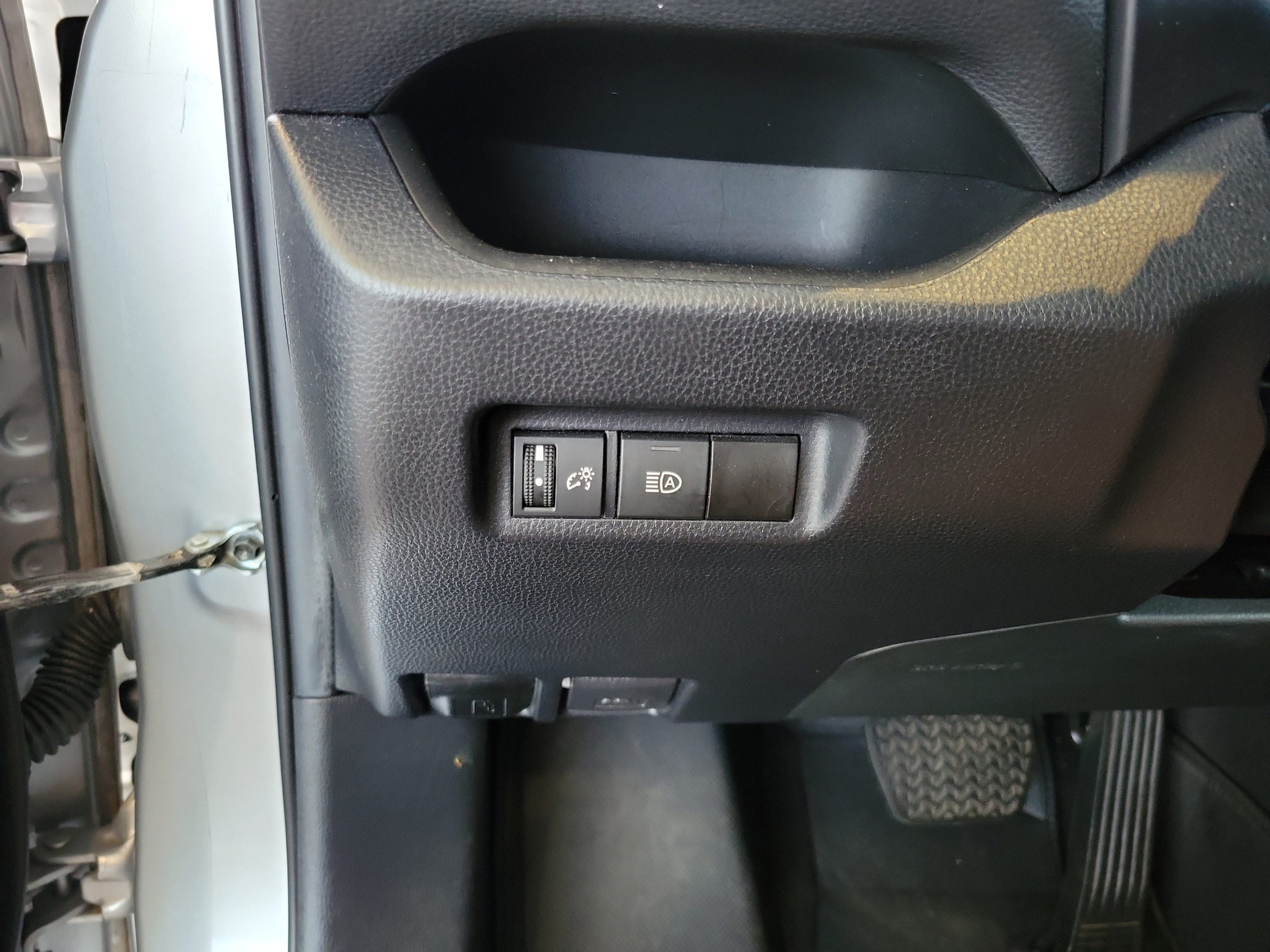 Used 2023 Toyota RAV4 LE FWD image 12