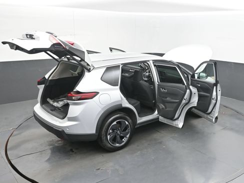 Used 2025 Nissan Rogue SV FWD image 49
