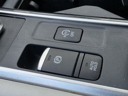 Used 2025 Nissan Pathfinder SL AWD/4WD image 31