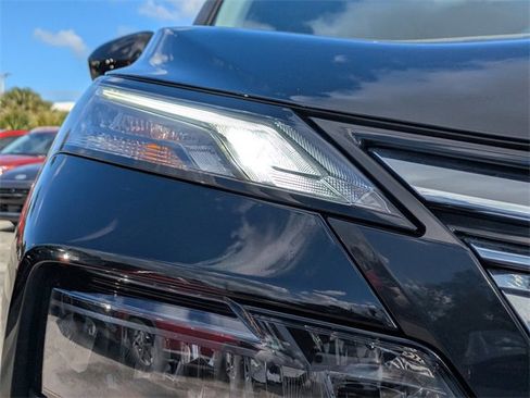 Used 2025 Nissan Rogue SV image 10