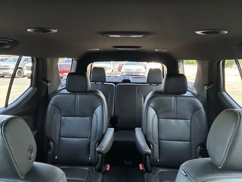 Used 2023 Chevrolet Traverse RS FWD image 27