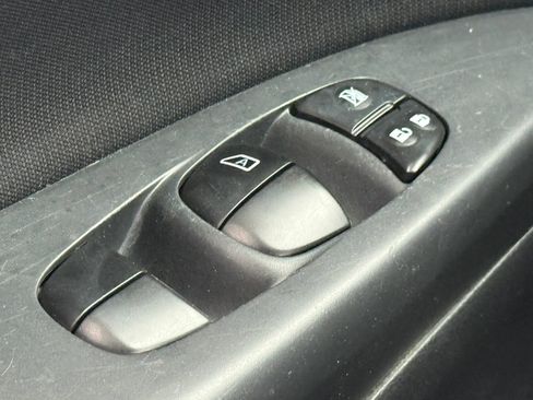 Used 2015 Nissan Sentra SV FWD image 23