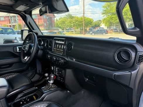 Used 2023 Jeep Wrangler Unlimited Sahara AWD/4WD image 15