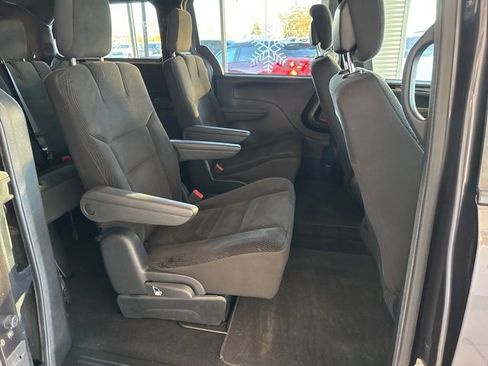 Used 2020 Dodge Grand Caravan SE image 22