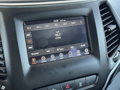 Used 2021 Jeep Cherokee Latitude Lux AWD/4WD image 19