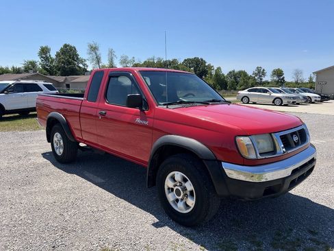 Used 2000 Nissan Frontier SE Desert Runner RWD image 2