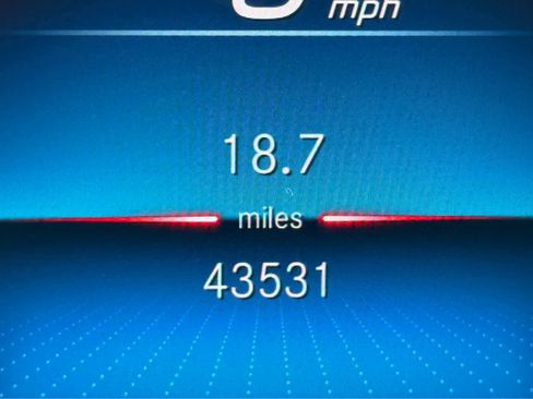 Used 2023 Mercedes-Benz GLB 250 4MATIC image 15