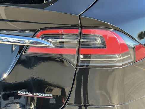 Used 2019 Tesla Model X Performance AWD/4WD image 27