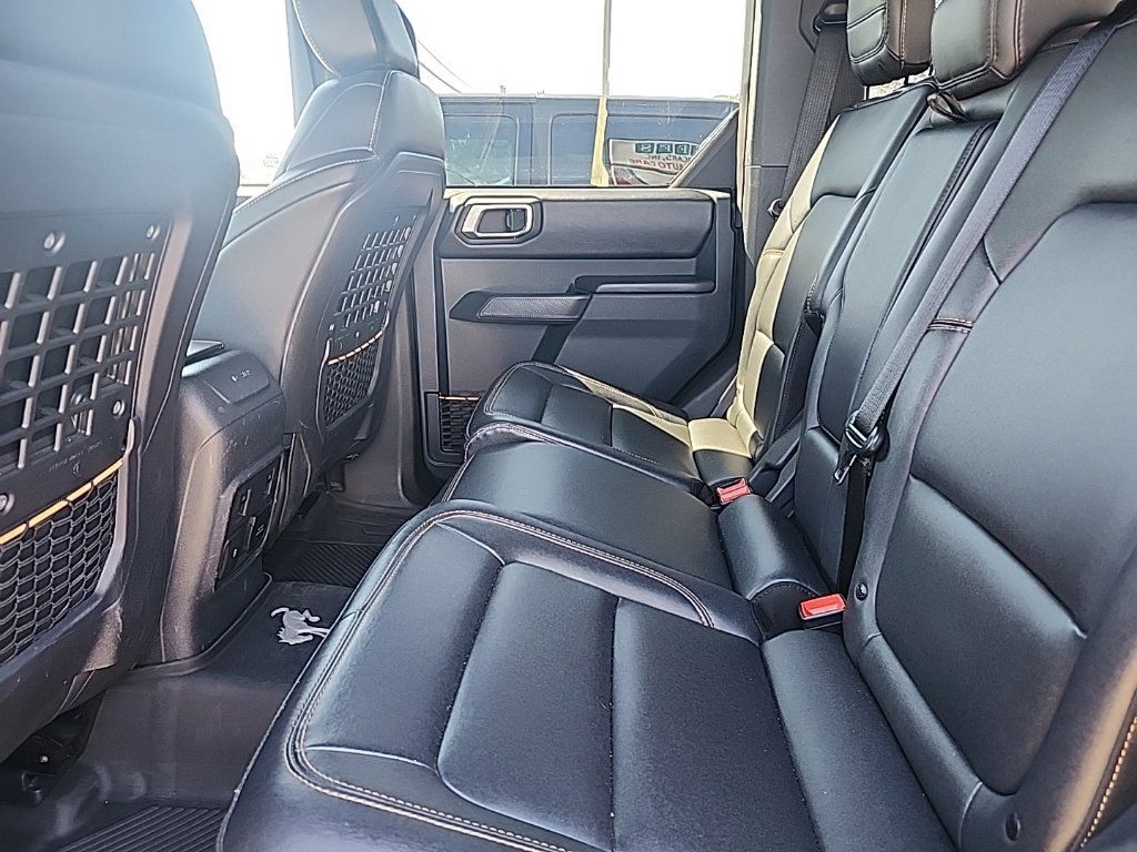 Used 2024 Ford Bronco Badlands AWD/4WD image 5