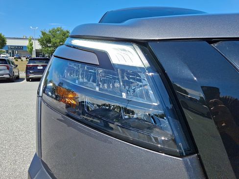 Used 2024 Nissan Pathfinder Rock Creek AWD/4WD image 9