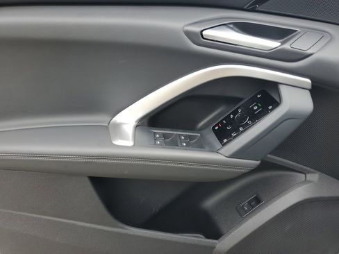 Used 2025 Audi Q5 Premium w/ Convenience Package image 20