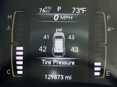 Used 2019 Jeep Cherokee Latitude w/ Popular Appearance Group image 4