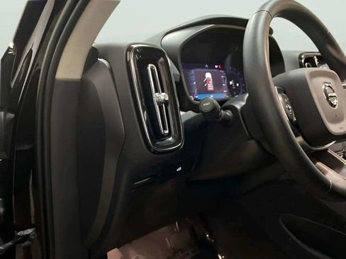 Used 2023 Volvo XC40 B4 Core w/ Convenience Package FWD image 29