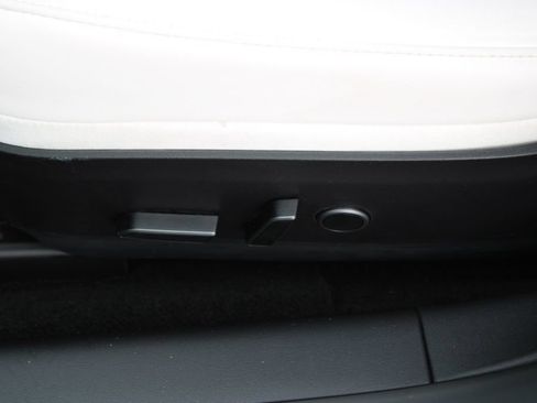 Used 2022 Tesla Model 3 Long Range AWD/4WD image 17