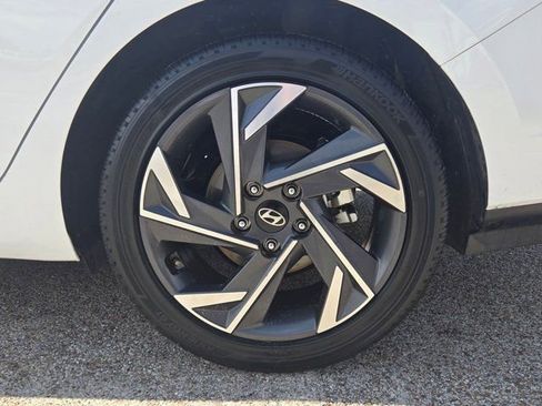Used 2025 Hyundai Elantra SEL FWD image 33
