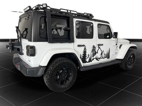 Used 2023 Jeep Wrangler Unlimited Sahara w/ Cold Weather Group AWD/4WD image 5