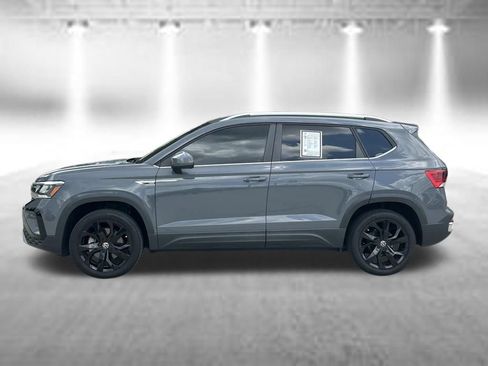 Certified 2024 Volkswagen Taos SE FWD image 2