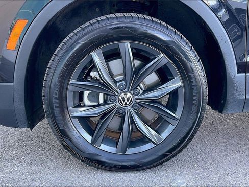 Used 2024 Volkswagen Tiguan SE image 9