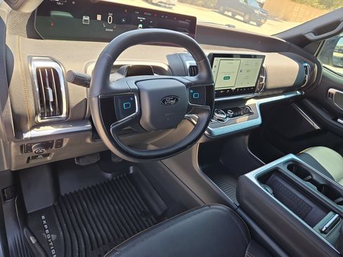 Used 2025 Ford Expedition Tremor AWD/4WD image 12