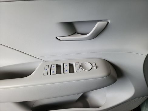 Used 2025 Hyundai Kona SEL FWD image 13