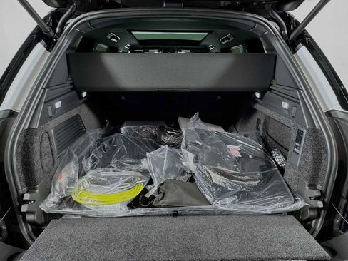 New 2025 Land Rover Range Rover SE image 23