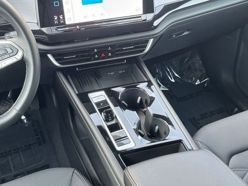 Used 2025 Volkswagen Atlas Cross Sport SE image 42