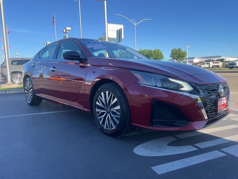 Used 2025 Nissan Altima 2.5 SV image 5