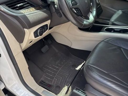 Used 2019 Lincoln MKC Reserve FWD image 12