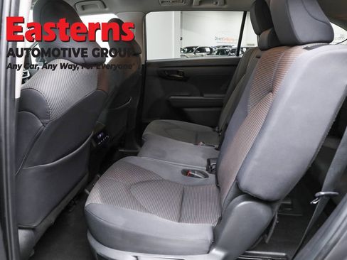 Used 2024 Toyota Highlander LE image 21