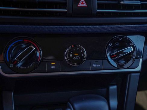 Certified 2021 Kia Seltos S image 18