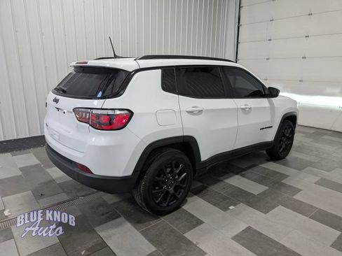 Used 2025 Jeep Compass Latitude w/ Altitude Special Edition AWD/4WD image 4