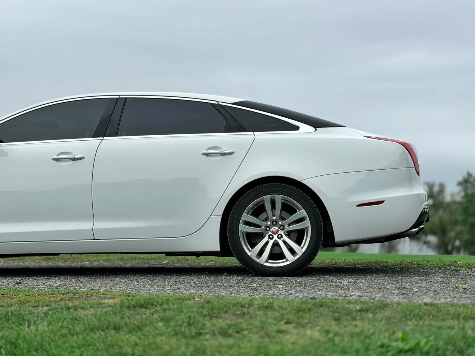 Used 2017 Jaguar XJ L Portfolio AWD/4WD image 18