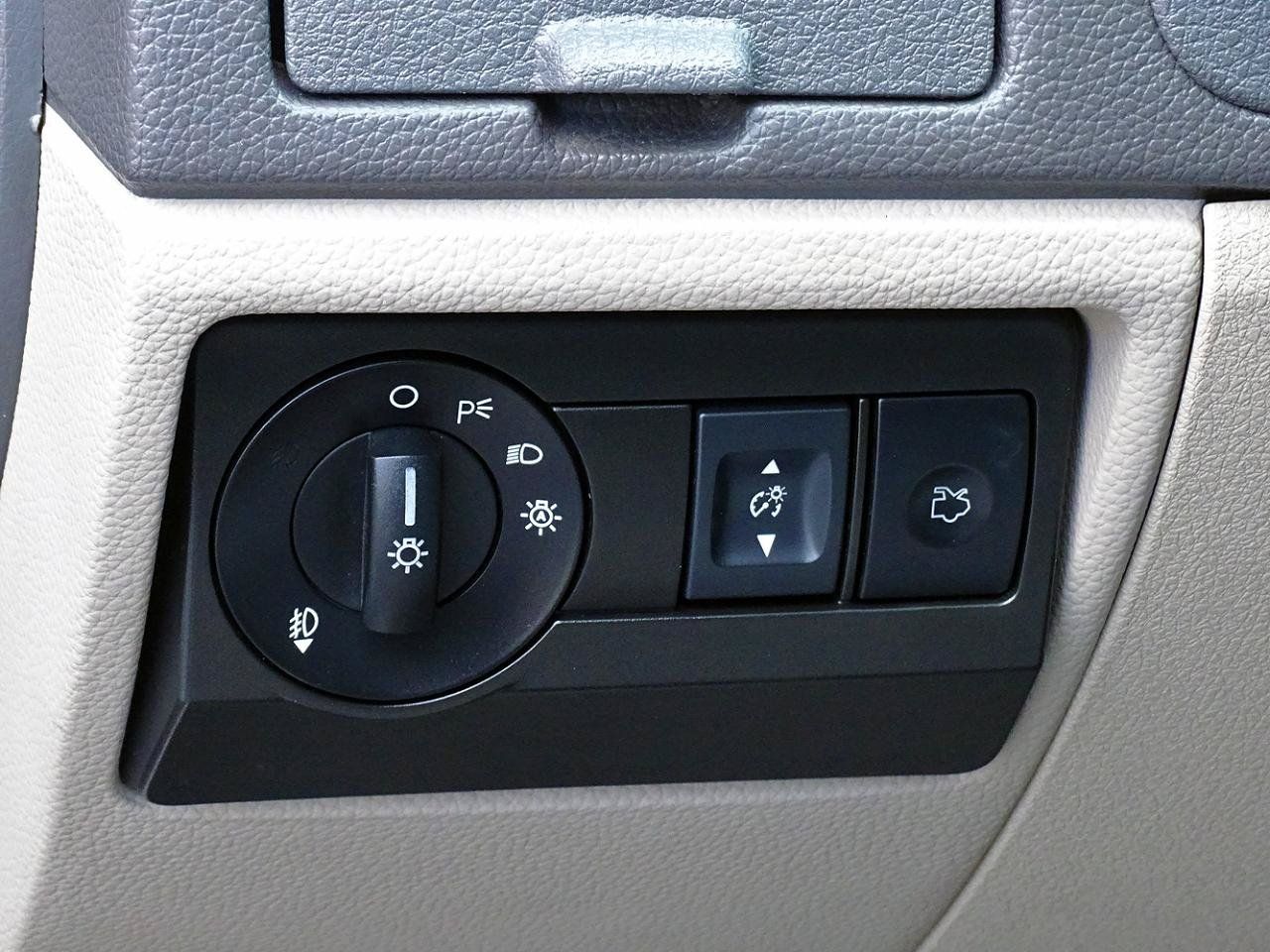 Used 2011 Ford Fusion SE FWD image 23