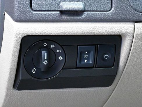 Used 2011 Ford Fusion SE FWD image 23