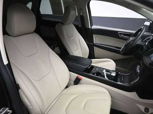 Used 2019 Ford Edge Titanium w/ Cold Weather Package image 25