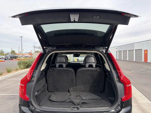 Used 2016 Volvo XC90 T6 Momentum image 9