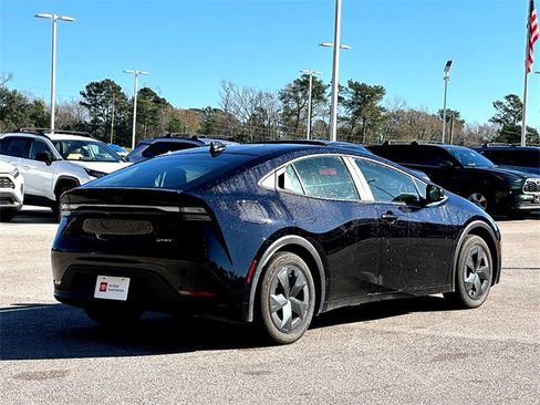 Used 2025 Toyota Prius SE image 8