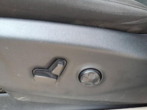 Used 2021 Chrysler Pacifica Touring image 11