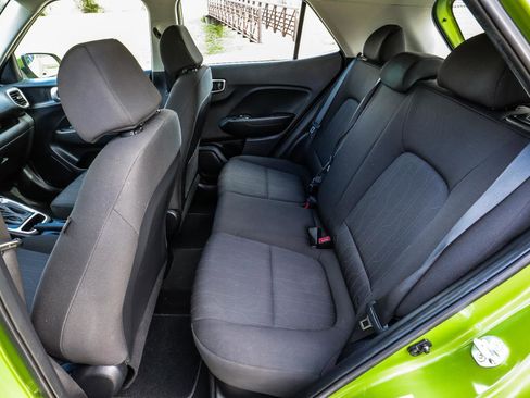 Used 2021 Hyundai Venue SE image 32