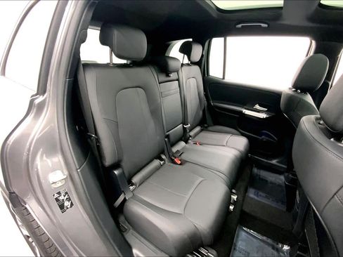 Used 2025 Mercedes-Benz GLB 250 image 13