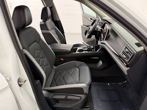 Used 2024 Volkswagen Atlas Peak Edition SE image 19