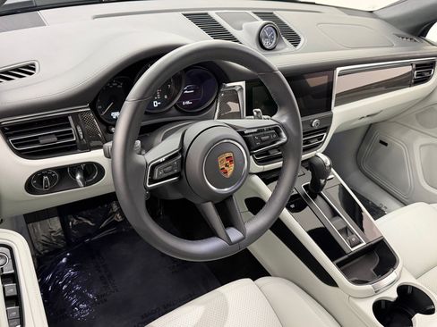 Used 2026 Porsche Macan AWD/4WD image 4