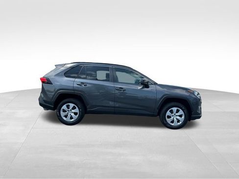 Used 2019 Toyota RAV4 LE FWD image 6